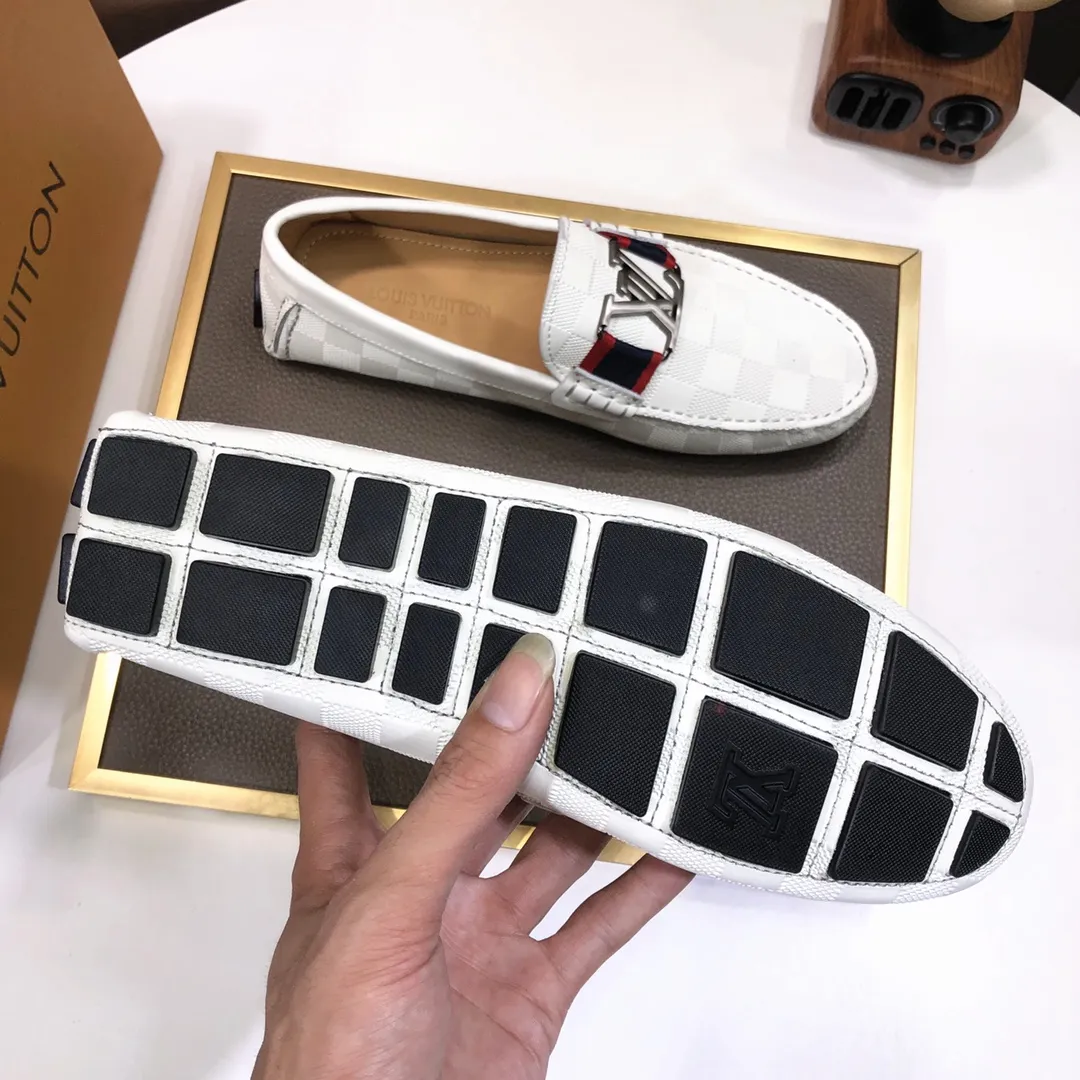 Men's men's shoes 💰420💰 [LV Doudou shoes] (water-dyed cowhide lining) new model is on the market, available on the official website. The new Doudou shoes are processed into single-color materials, and the uppers are made of imported cowhide material. The body of the shoe is fully hemmed with mark thread, and is lined with imported original cowhide leather. The elegant shoe shape is super suitable for all-matching, and the size is 38-44.